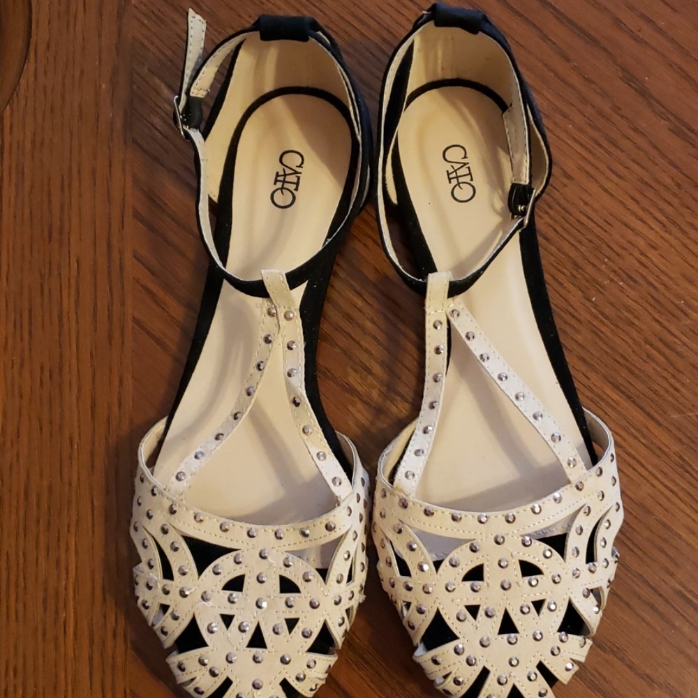 Cream lattice and black flats Sz 8, Like N…